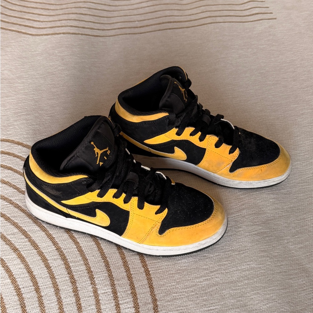 Nike Black and Yellow Sneakers